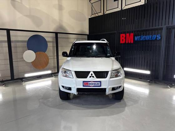 MITSUBISHI PAJERO TR4 2.0 4X2 16V 140CV FLEX 4P AUTOMÁTICO MITSUBISHI PAJERO TR4 2.0 4X2 16V 140CV FLEX 4P AUTOMÁTICO